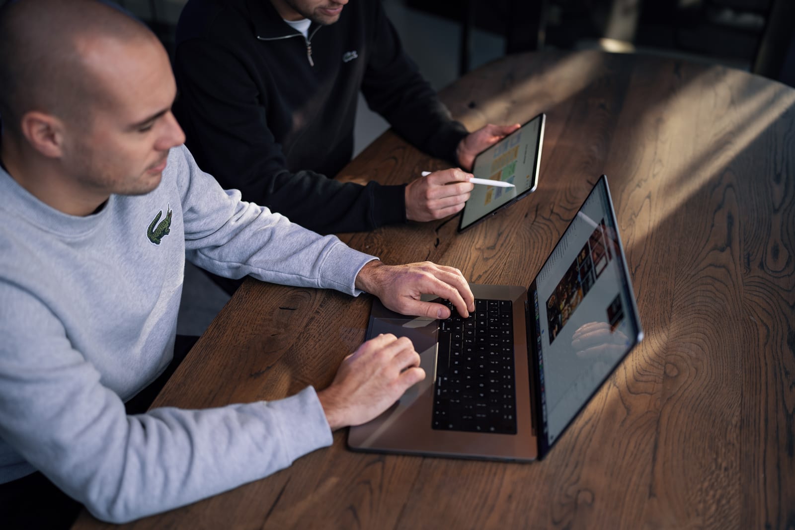 Het team van Reflect Agency werkt samen aan strategie en content